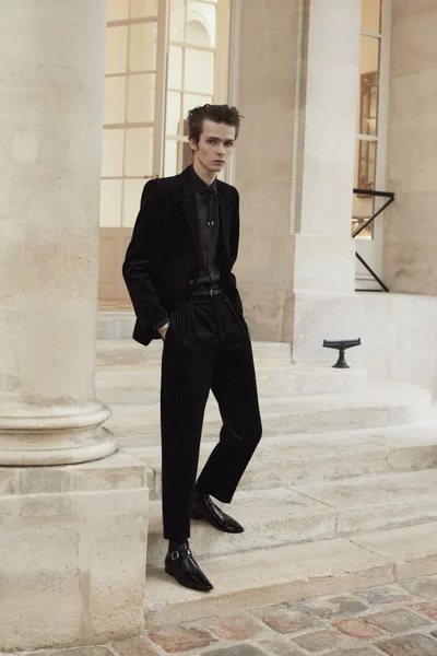 Look 12